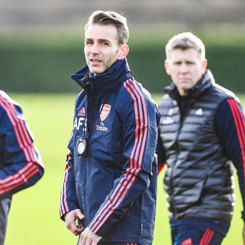 Stuivenberg chia tay Arsenal